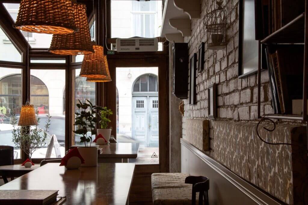 Umbau Cafe, Bar